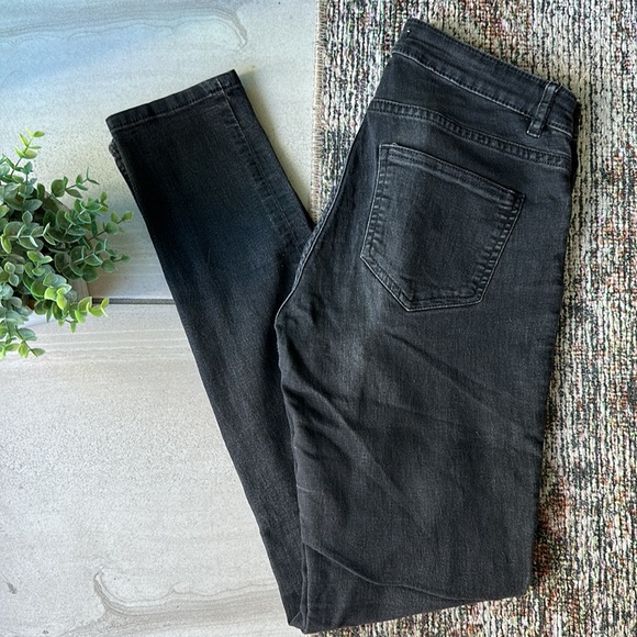 H&M washed black denim skinny jeans (size US 8) ✨ - Picture 4 of 6